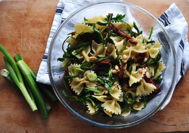 Spring Onion, Spinach, and Sundried Tomato Pasta